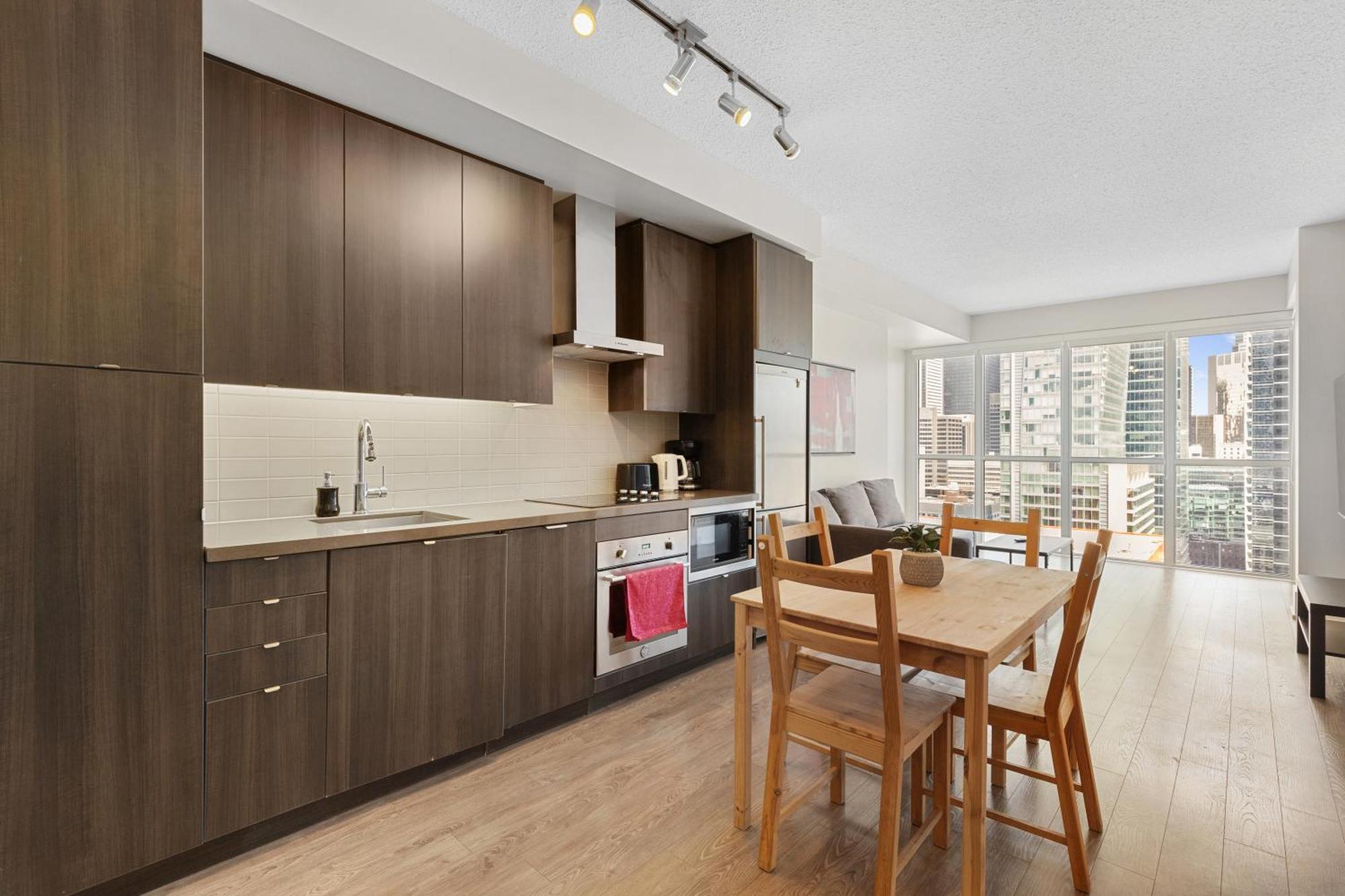 2Bedroom Cn Tower And Water Views - Free Parking - Rooftop Pool Toronto Exterior photo