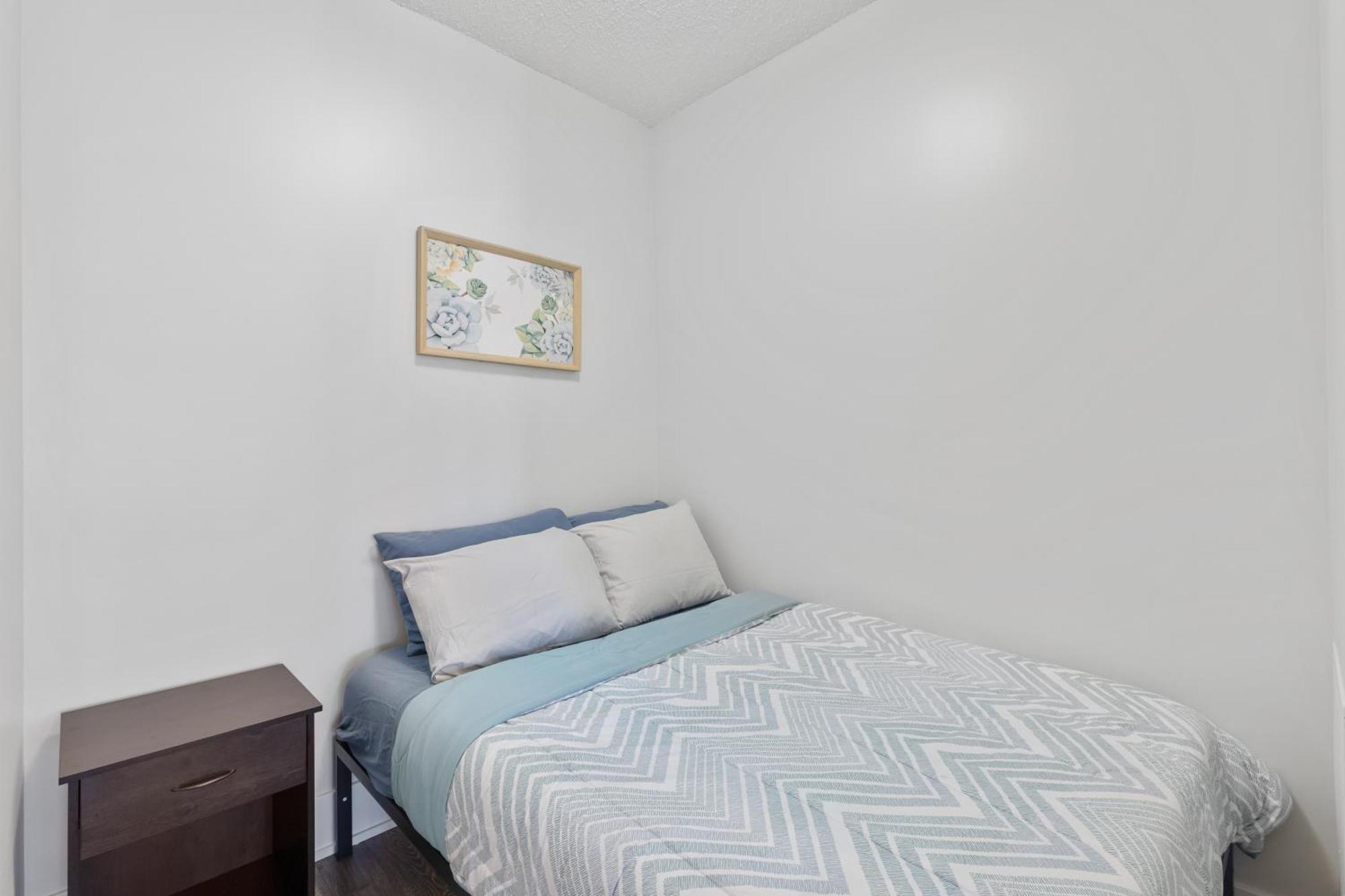 2Bedroom Cn Tower And Water Views - Free Parking - Rooftop Pool Toronto Exterior photo