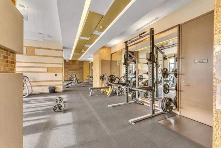 2Bedroom Cn Tower And Water Views - Free Parking - Rooftop Pool Toronto Exterior photo
